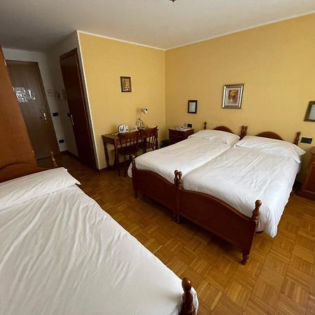 פרום Albergo Nuoitas מראה חיצוני תמונה