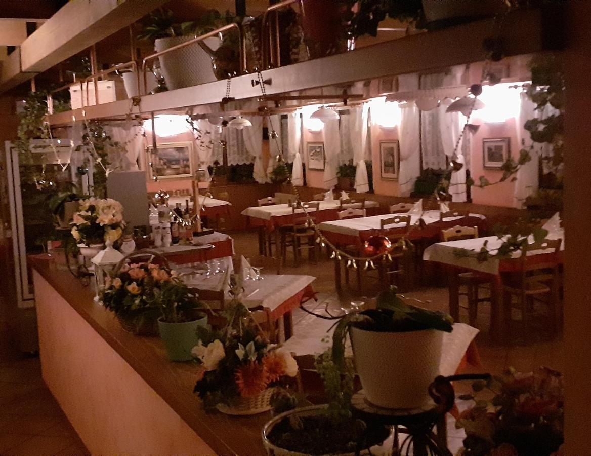פרום Albergo Nuoitas מראה חיצוני תמונה