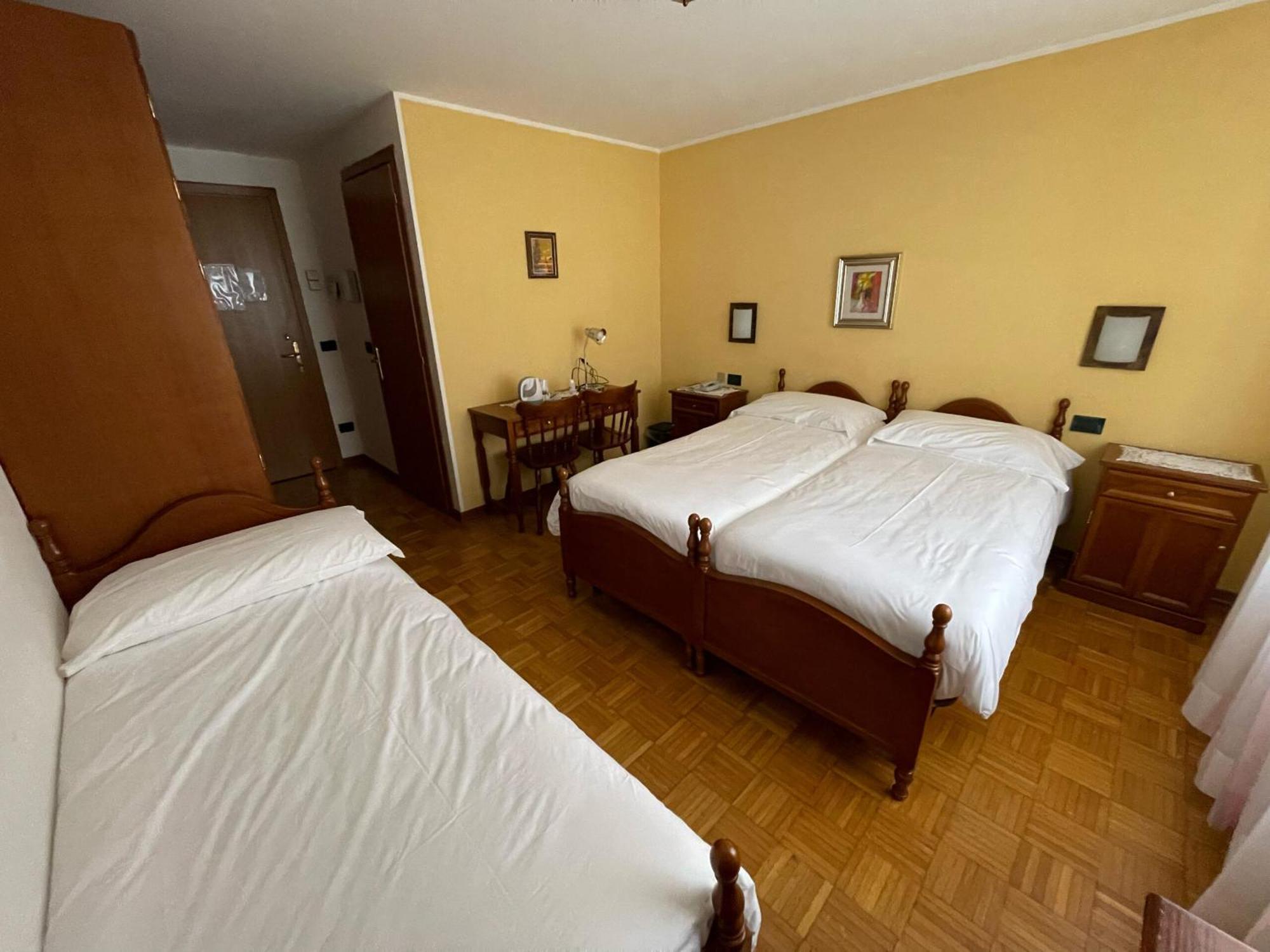 פרום Albergo Nuoitas מראה חיצוני תמונה