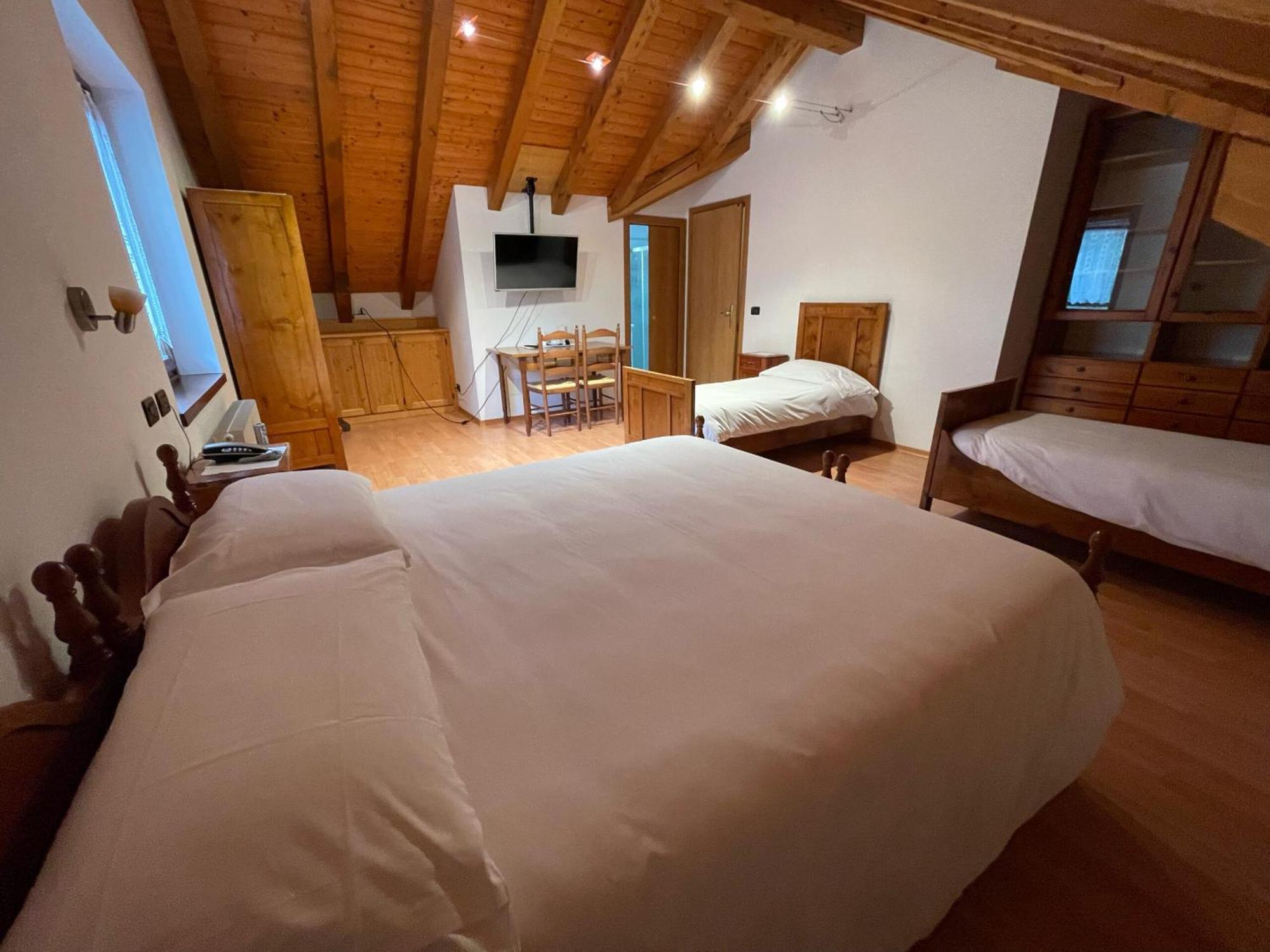 פרום Albergo Nuoitas מראה חיצוני תמונה