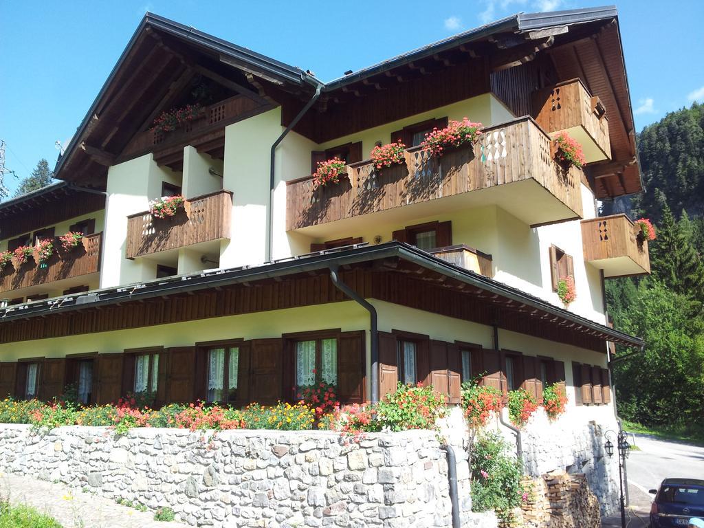 פרום Albergo Nuoitas מראה חיצוני תמונה