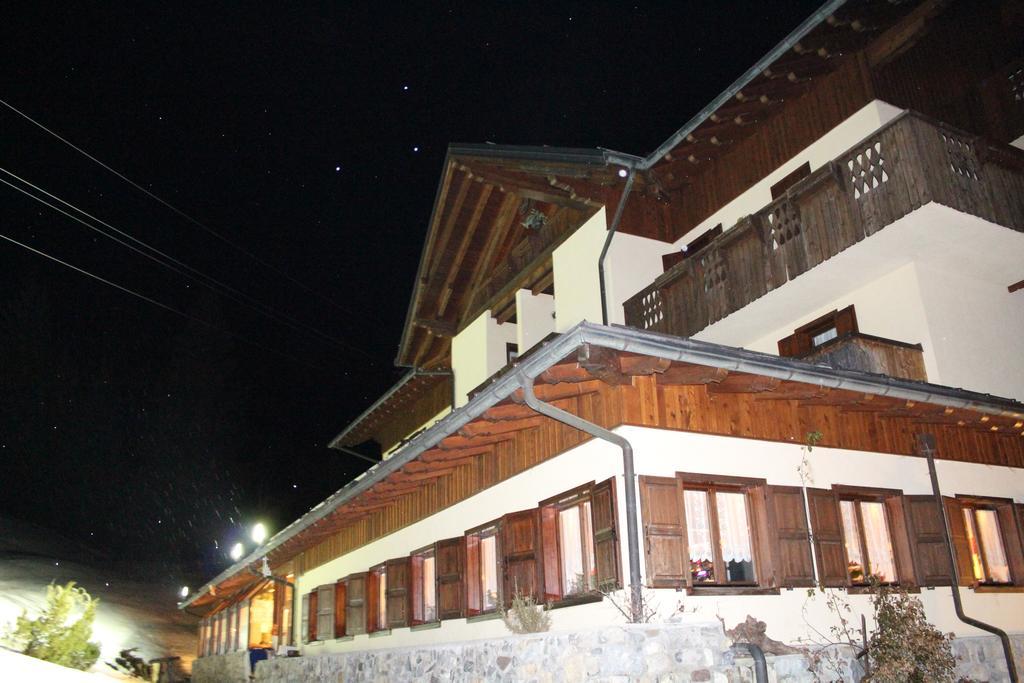 פרום Albergo Nuoitas מראה חיצוני תמונה