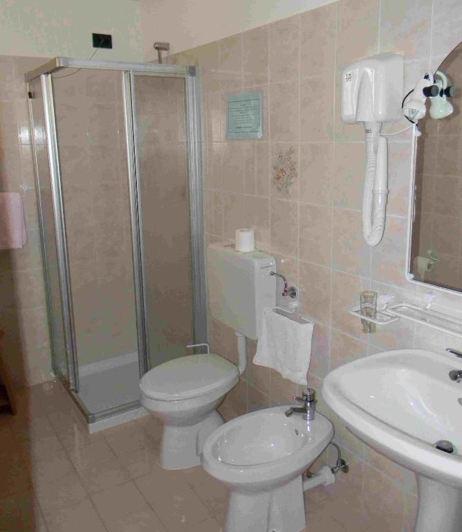 פרום Albergo Nuoitas מראה חיצוני תמונה