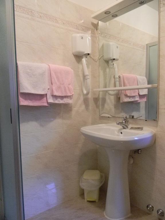 פרום Albergo Nuoitas חדר תמונה
